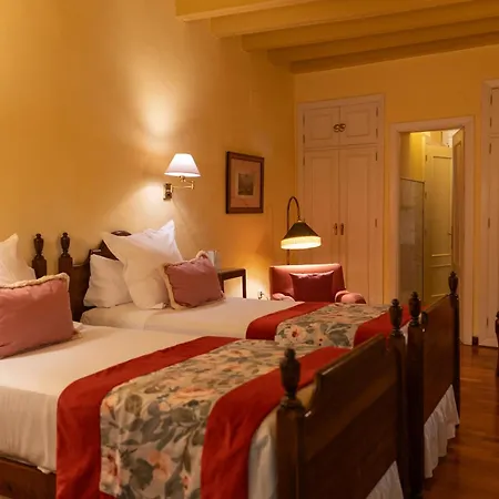 מלון Casas De La Juderia 4*